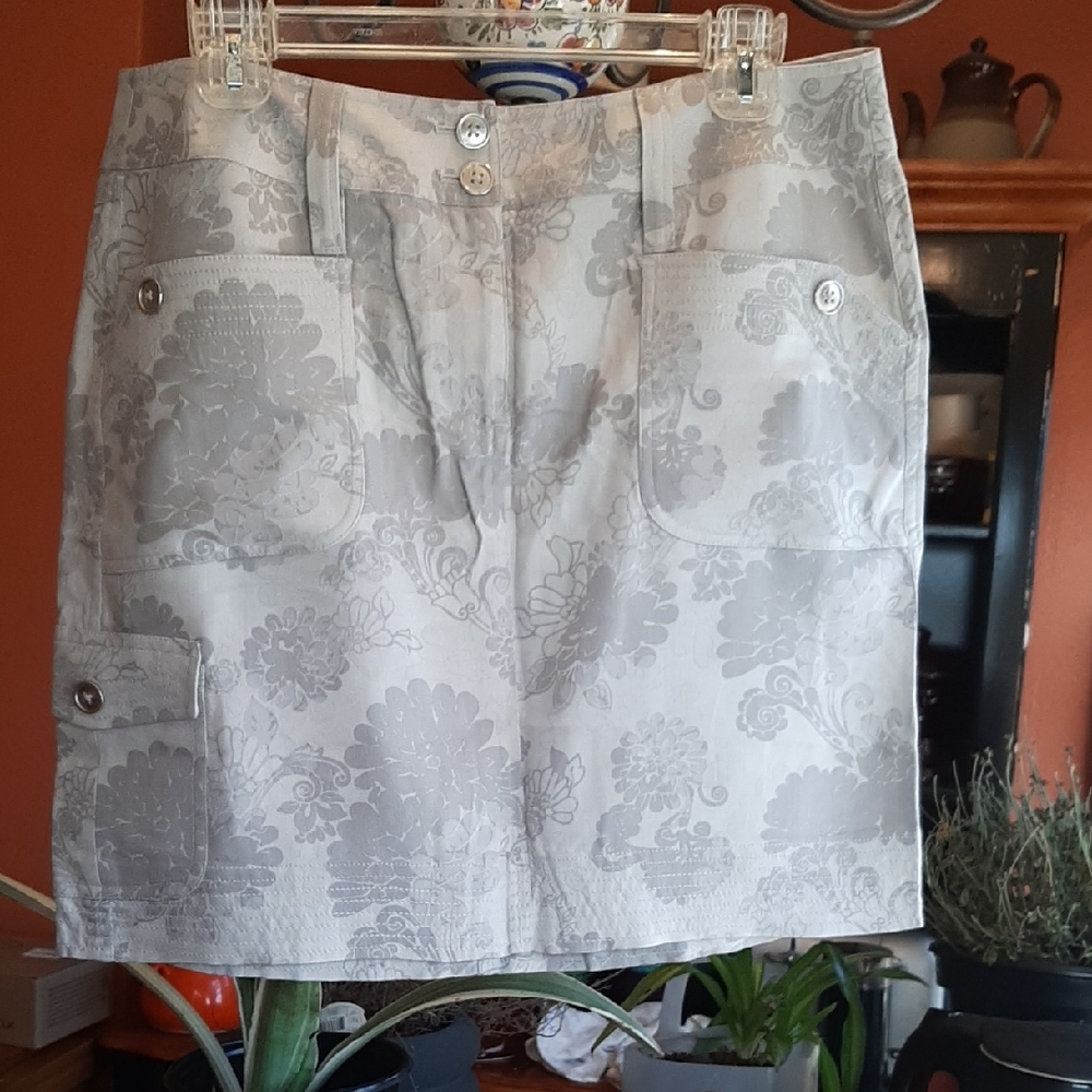 White House Black Market Gray Silk Mini Sz 10 NWT
